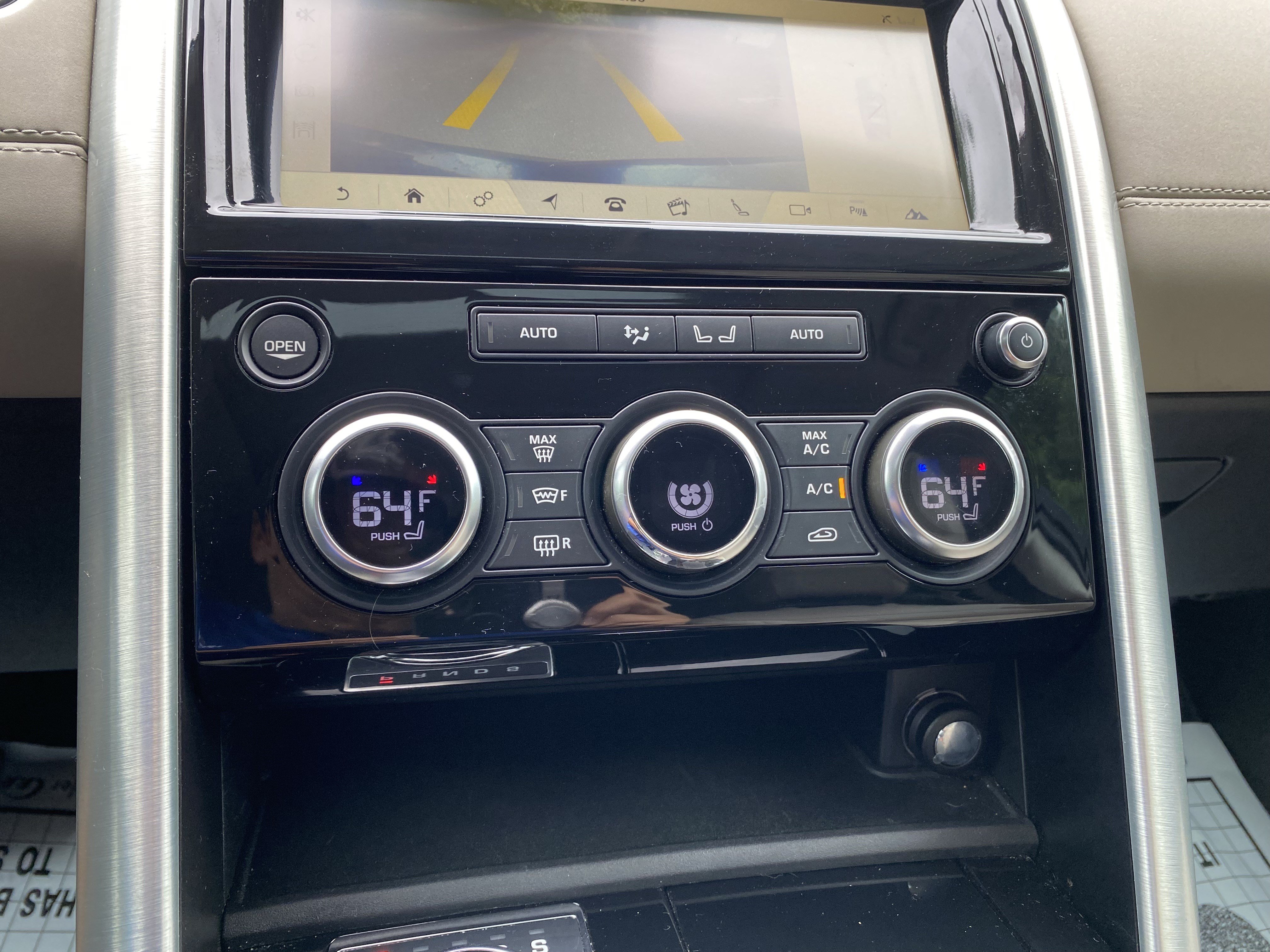 Used 2018 Land Rover Discovery HSE AWD/4WD image 26