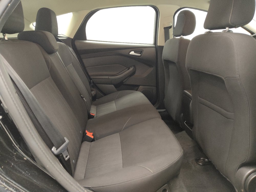 Used 2018 Ford Focus SE w/ Cold Weather Package FWD image 19