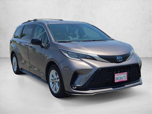 Used 2021 Toyota Sienna XSE w/ XSE Plus Package AWD/4WD image 3