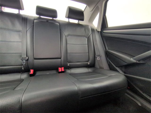Used 2017 Volkswagen Passat 1.8T R-Line image 6