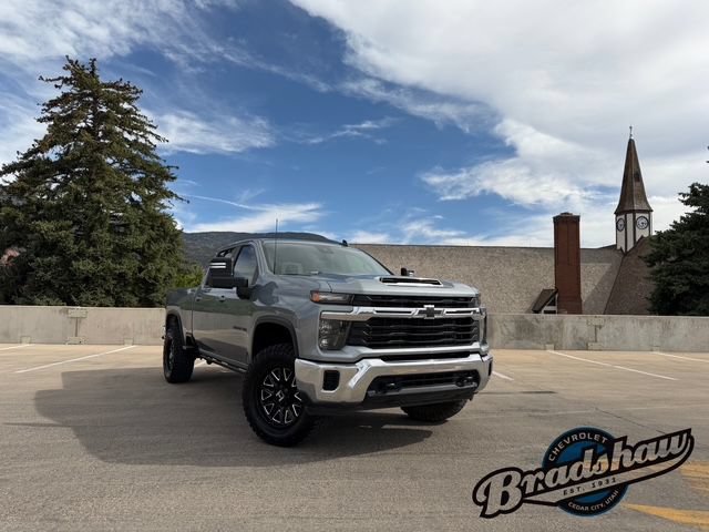 Used 2024 Chevrolet Silverado 2500 LT AWD/4WD image 2