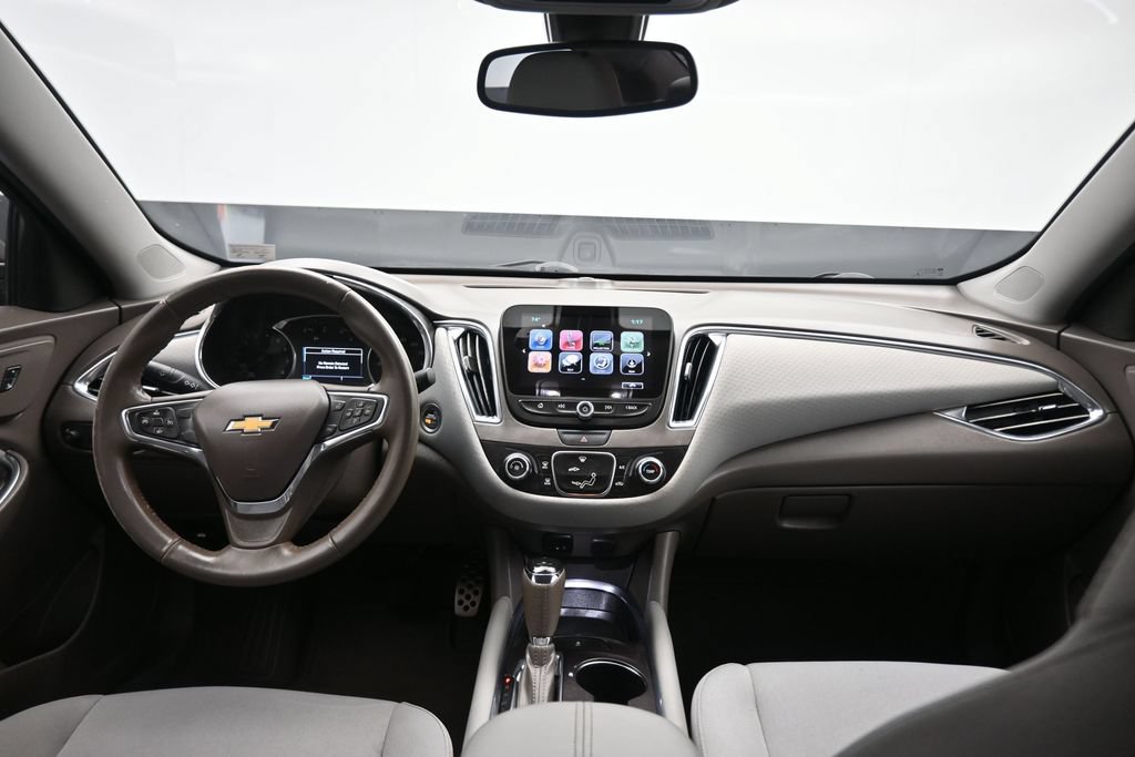 Used 2017 Chevrolet Malibu LT FWD image 36