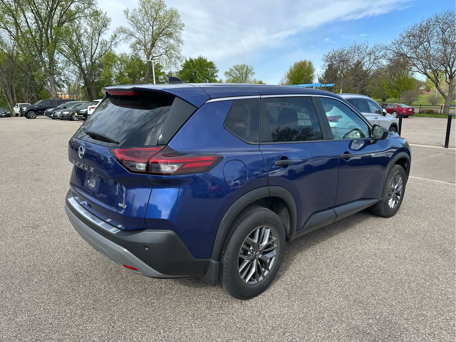 Used 2023 Nissan Rogue S AWD/4WD image 7