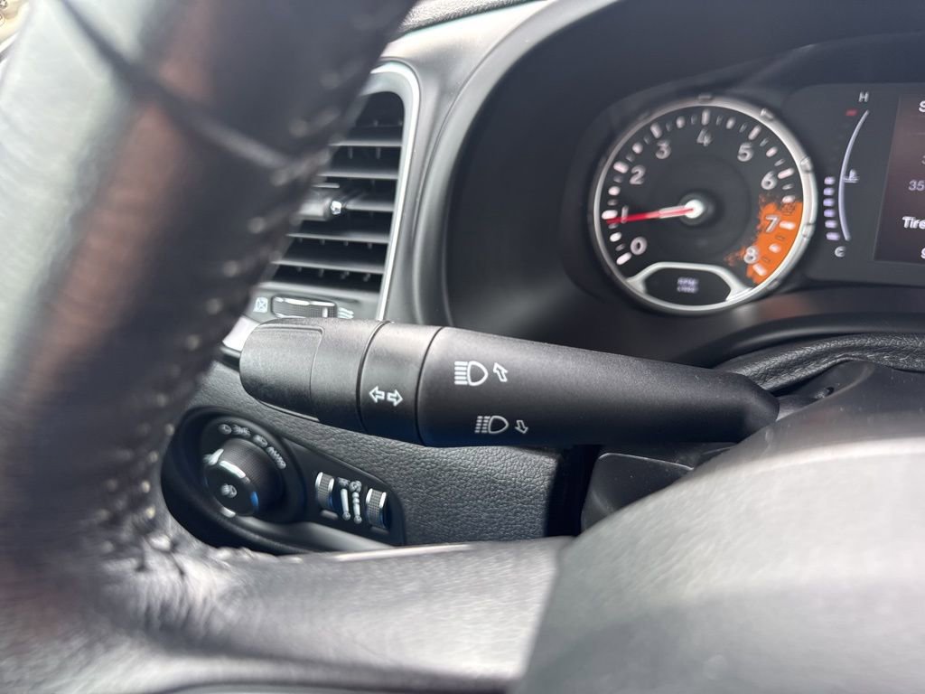 Used 2018 Jeep Renegade Latitude w/ Cold Weather Group image 13