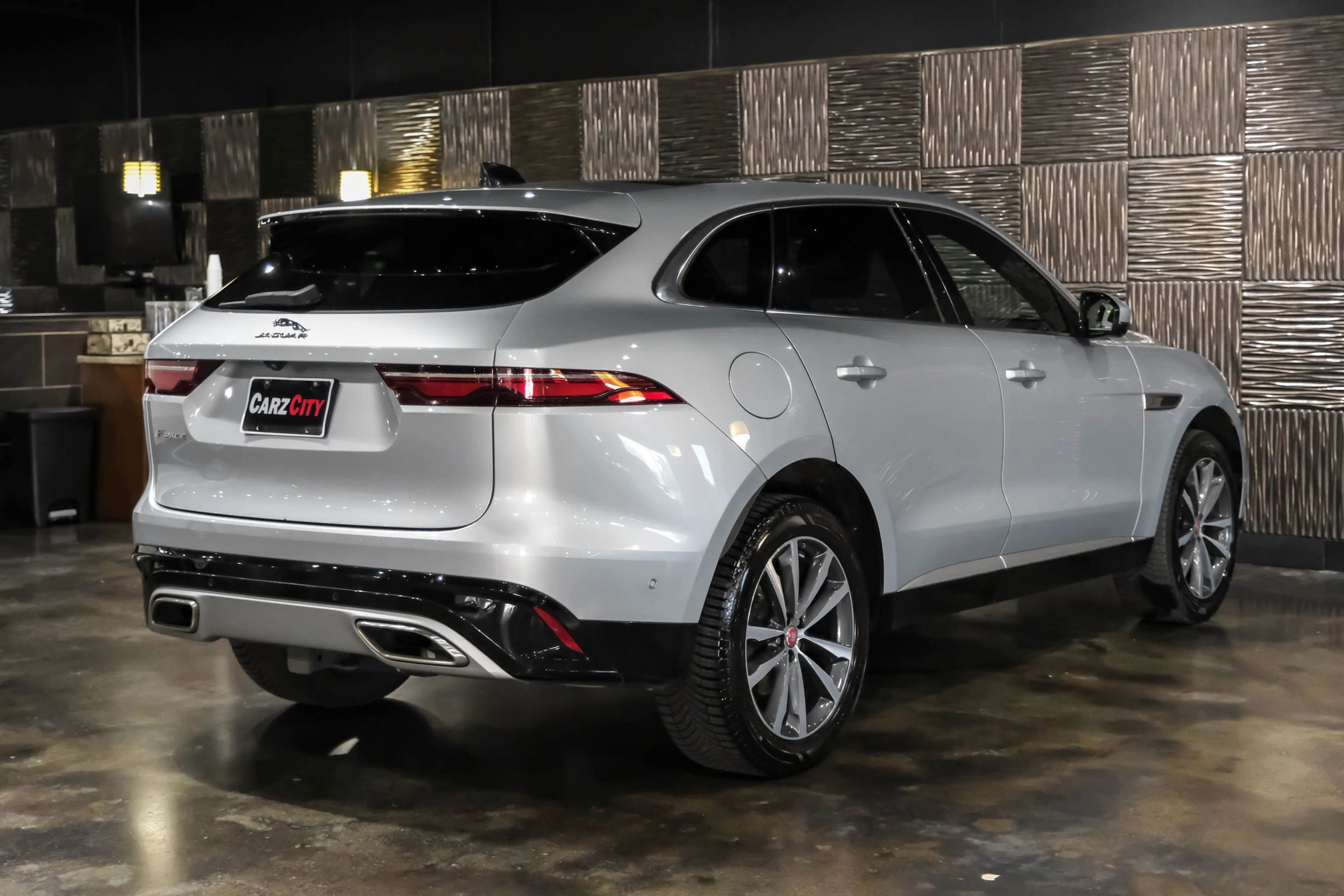Used 2021 Jaguar F-PACE S image 9