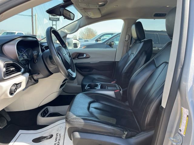 Used 2018 Chrysler Pacifica Touring-L w/ Advanced Safetytec Group image 11