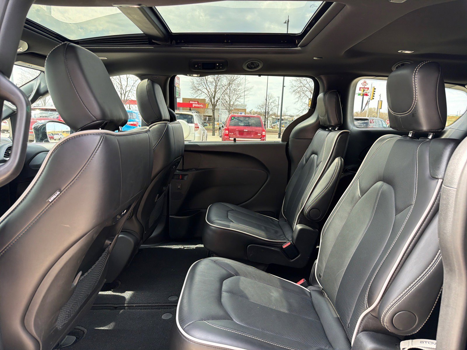 Used 2026 Chrysler Pacifica Limited image 23