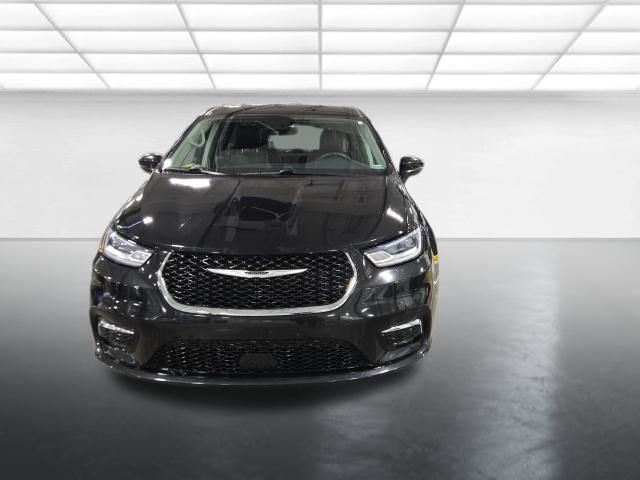 Used 2023 Chrysler Pacifica Touring-L image 9