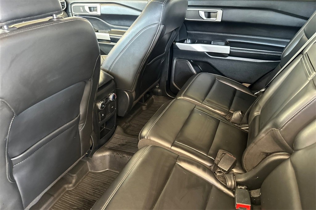 Used 2021 Ford Explorer XLT w/ Equipment Group 202A image 14