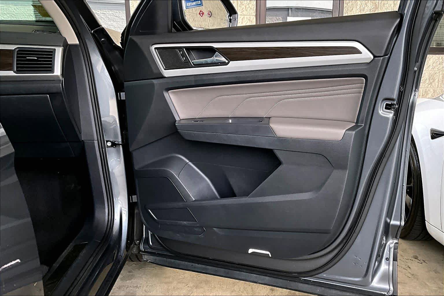 Used 2021 Volkswagen Atlas SE FWD image 22