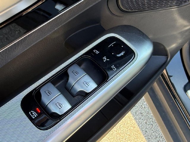 Used 2023 Mercedes-Benz GLC 300 image 17