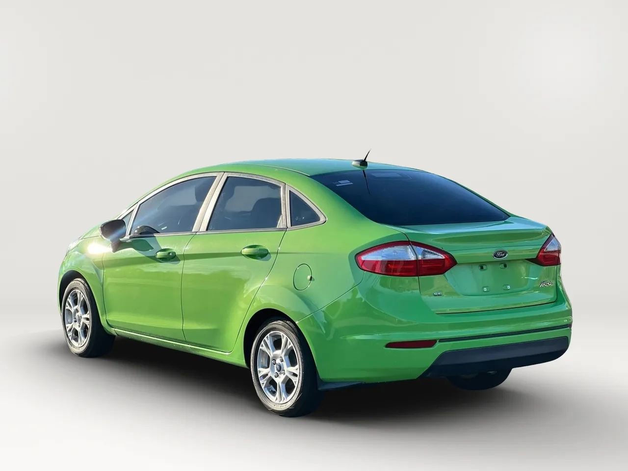 Used 2014 Ford Fiesta SE image 4