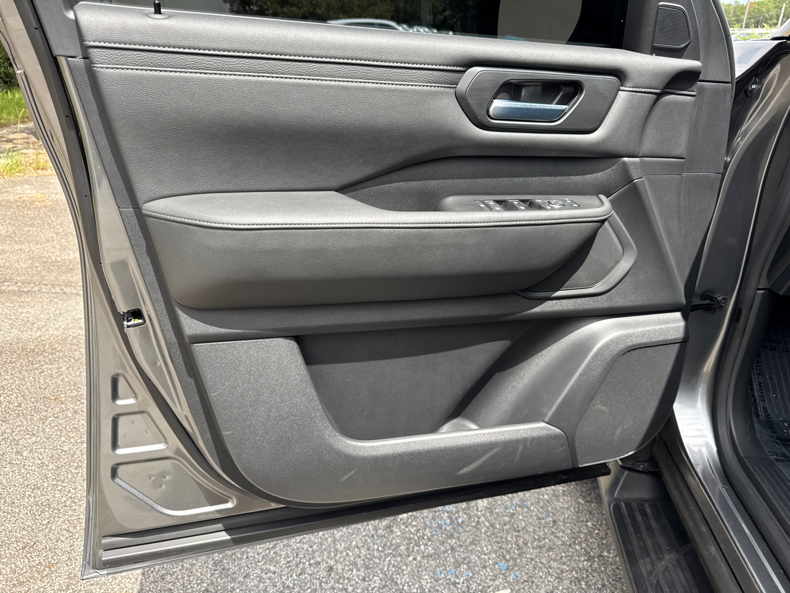 Used 2025 Nissan Armada SV RWD image 10