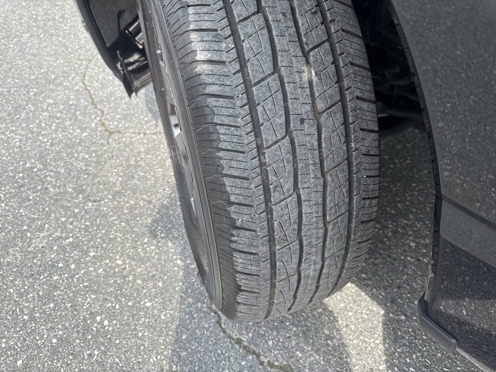 Used 2023 Ford F150 Lightning Lariat image 32