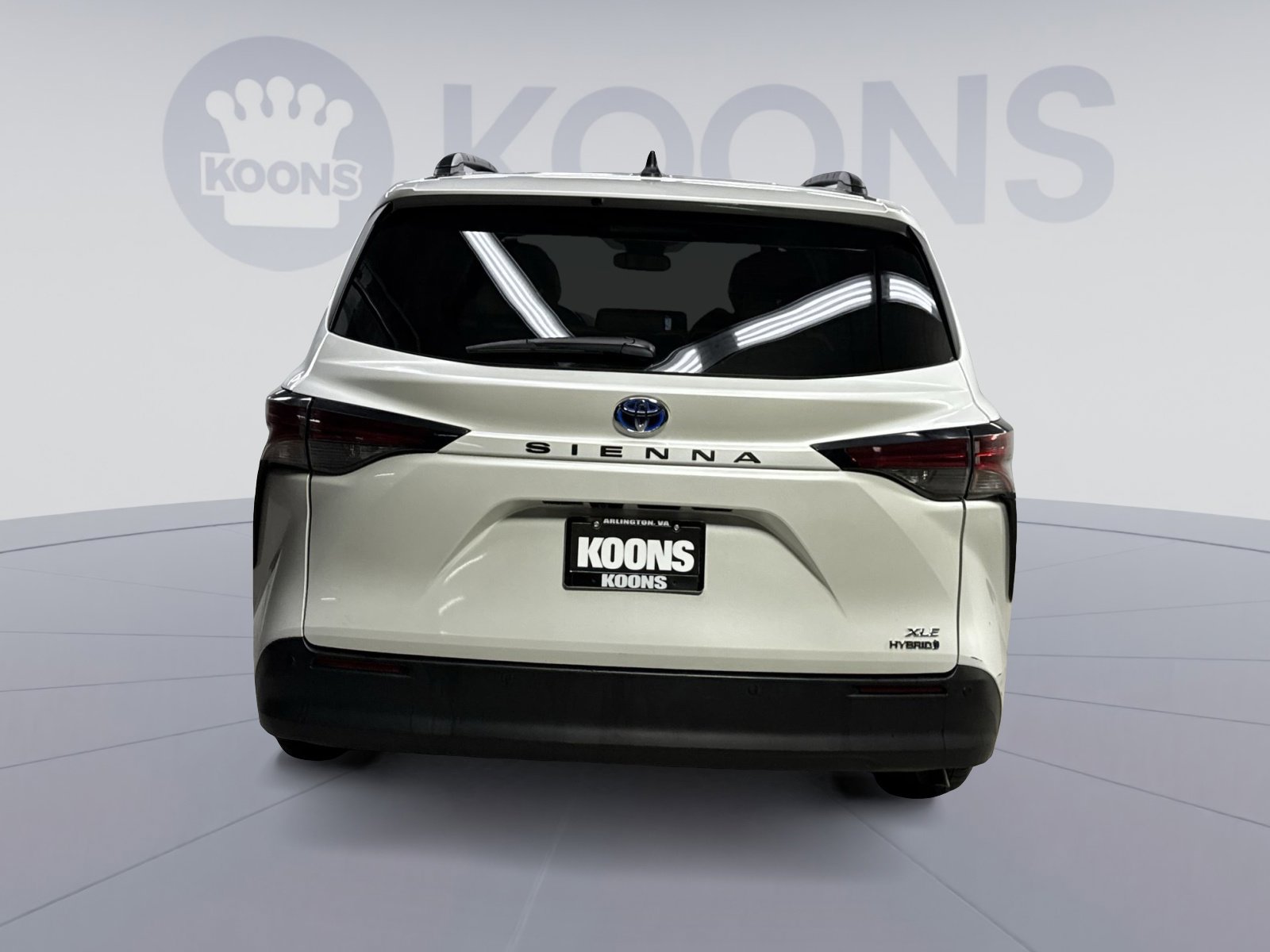 Used 2022 Toyota Sienna XLE image 11