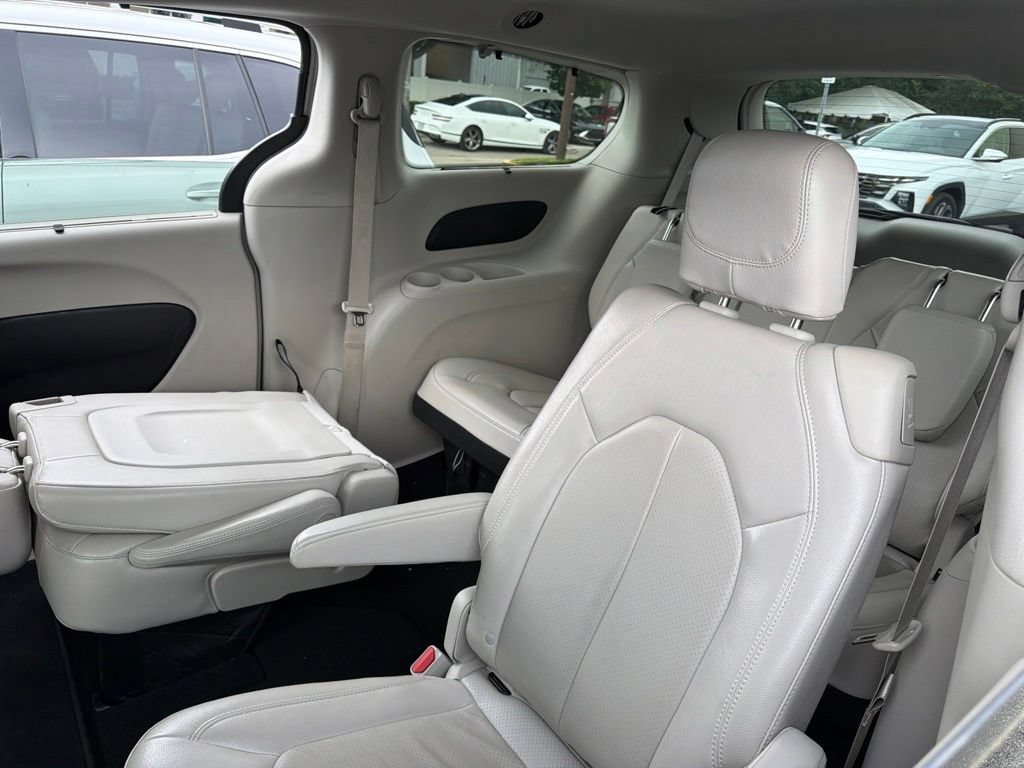 Used 2019 Chrysler Pacifica Touring-L FWD image 8