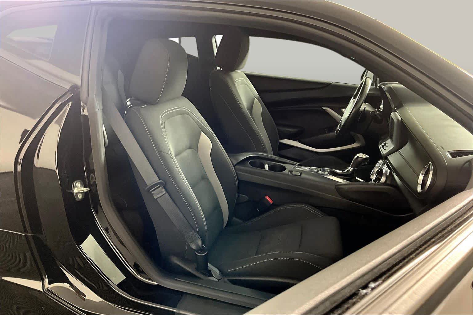Used 2019 Chevrolet Camaro LT RWD image 9