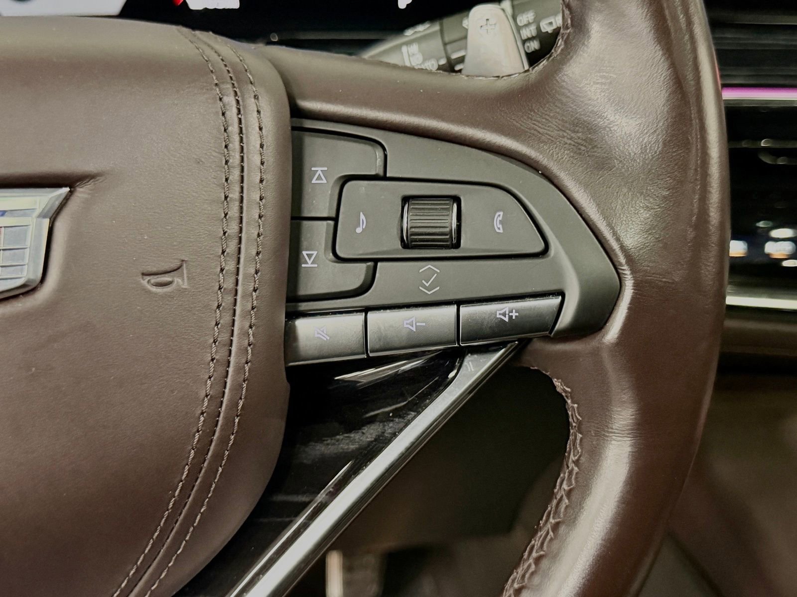 Used 2023 Cadillac Escalade ESV V image 31