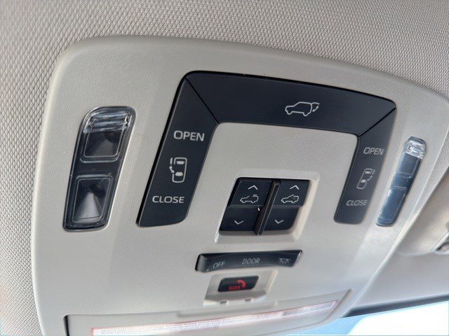 Used 2021 Toyota Sienna XLE image 26