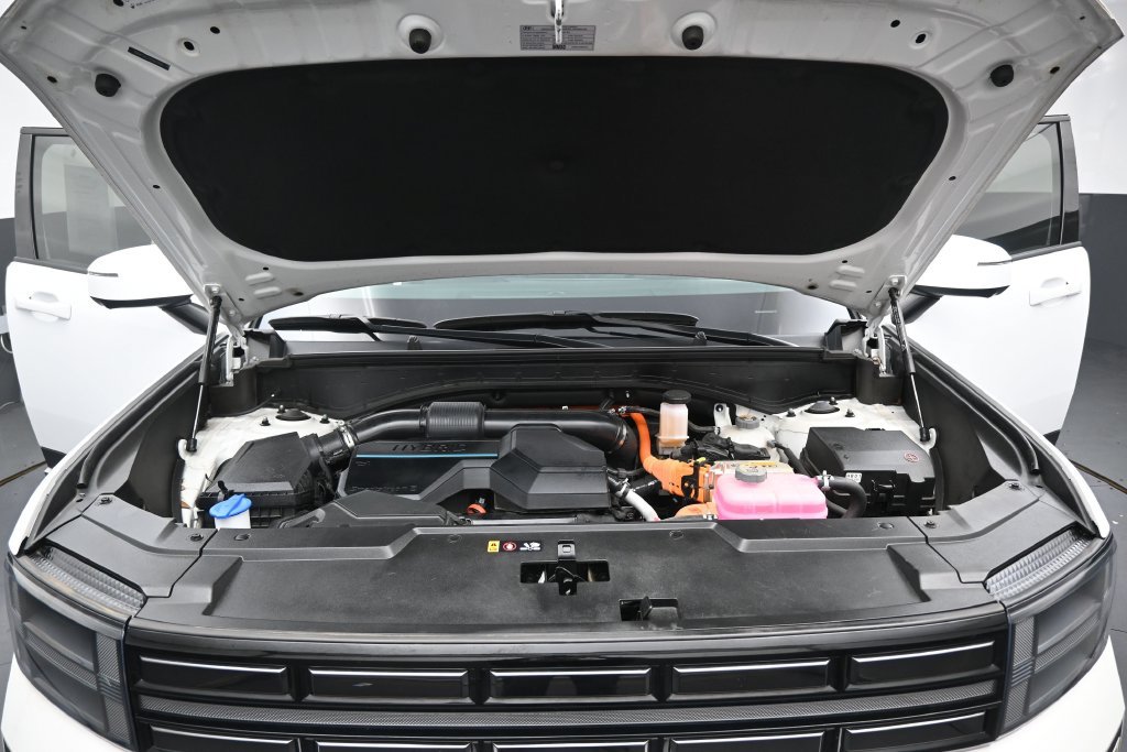 Used 2025 Hyundai Santa Fe Limited FWD image 34
