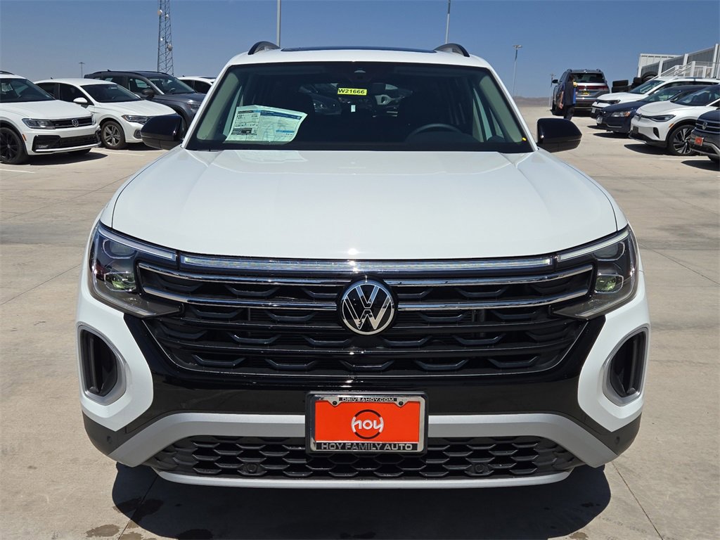 New 2025 Volkswagen Atlas Peak Edition SE image 3