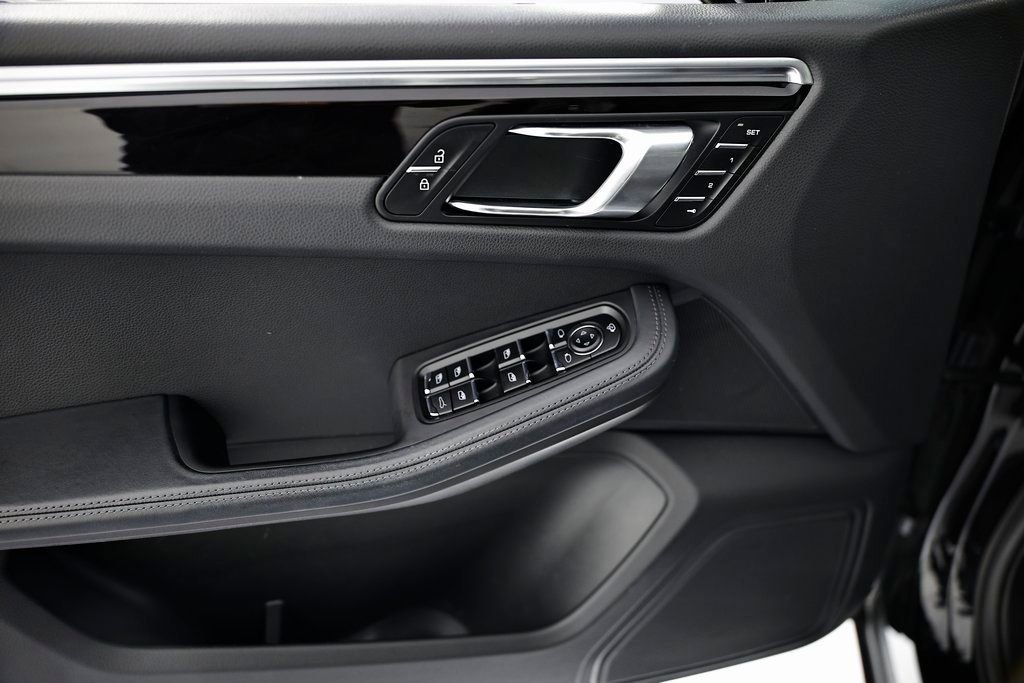Used 2023 Porsche Macan Turbo image 20