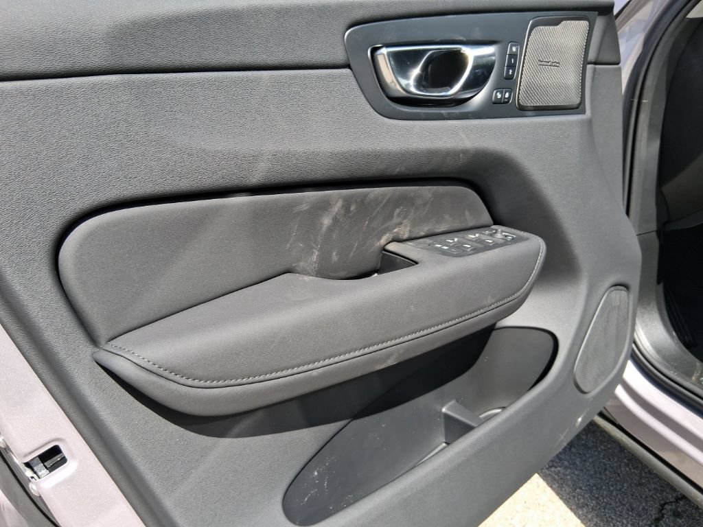 New 2026 Volvo XC60 B5 Plus w/ Protection Package Premier AWD/4WD image 10