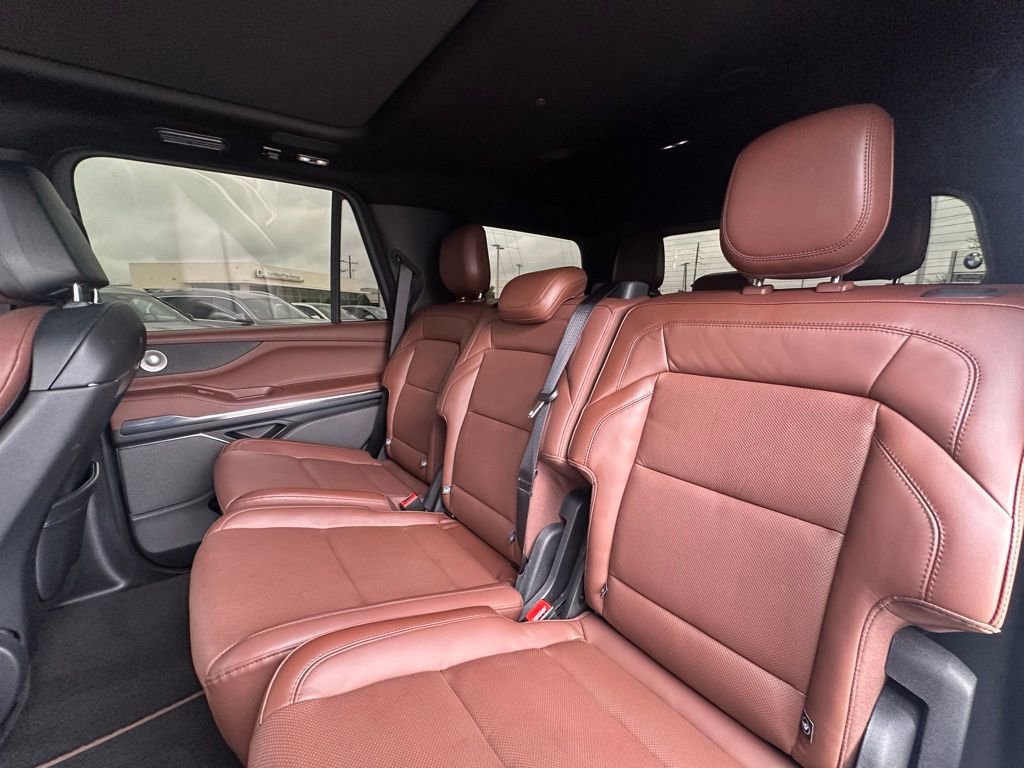 Used 2025 Lincoln Navigator Reserve image 20