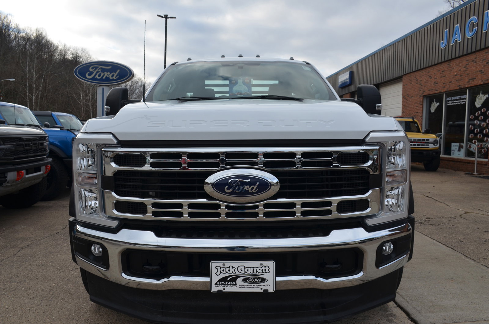 New 2023 Ford F550 4x4 Regular Cab Super Duty image 2