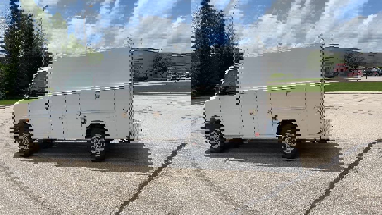 New 2025 GMC Savana 3500 w/ Power Convenience Package image 27