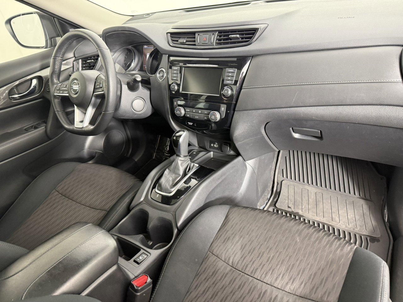 Used 2019 Nissan Rogue SV AWD/4WD image 10