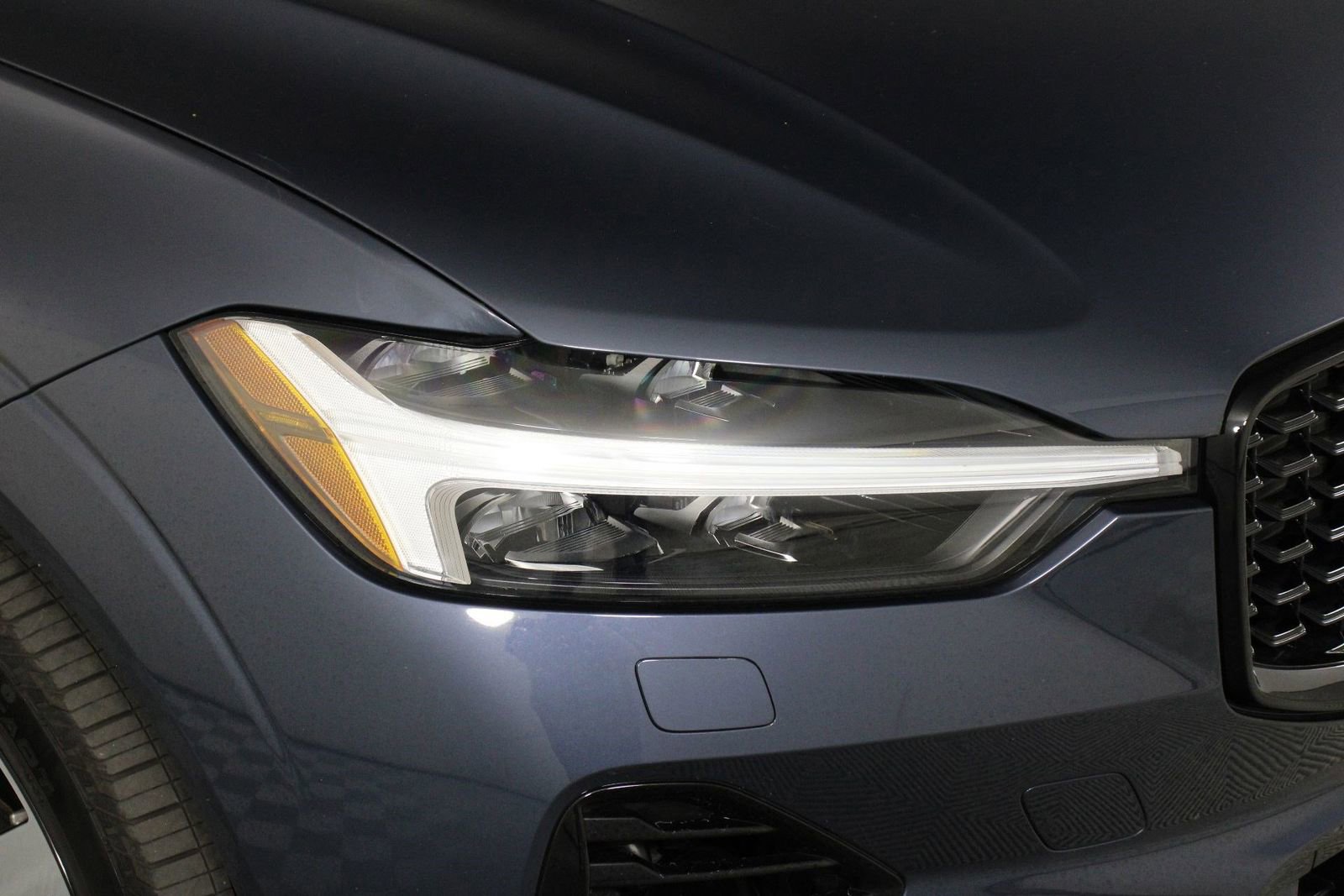 Certified 2025 Volvo XC60 T8 Plus w/ Protection Package Premier image 26