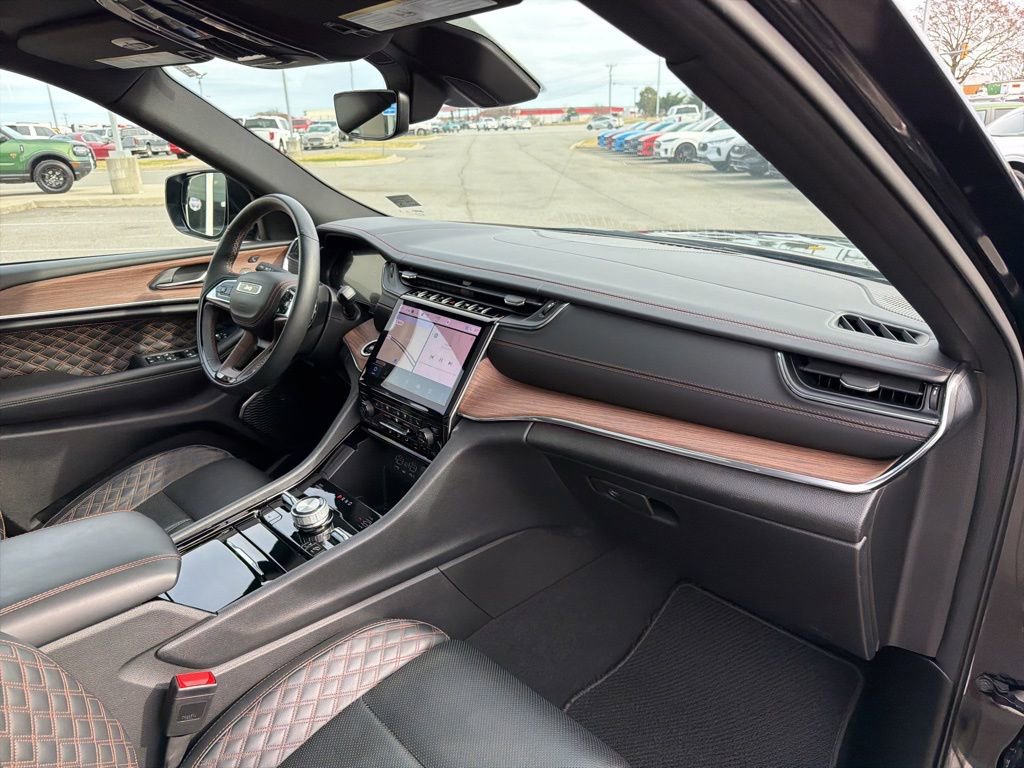 Used 2025 Jeep Grand Cherokee Summit image 23