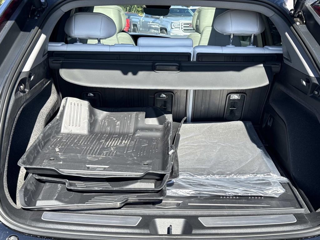 New 2026 Cadillac Optiq Luxury 2 image 11