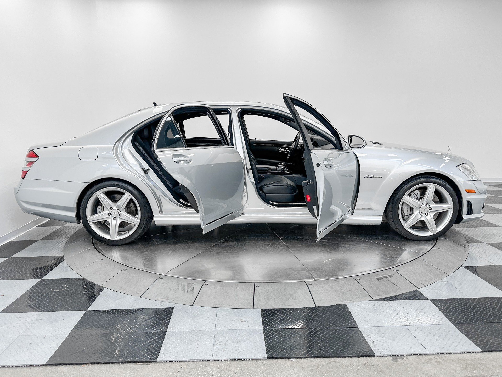 Used 2009 Mercedes-Benz S 63 AMG image 31