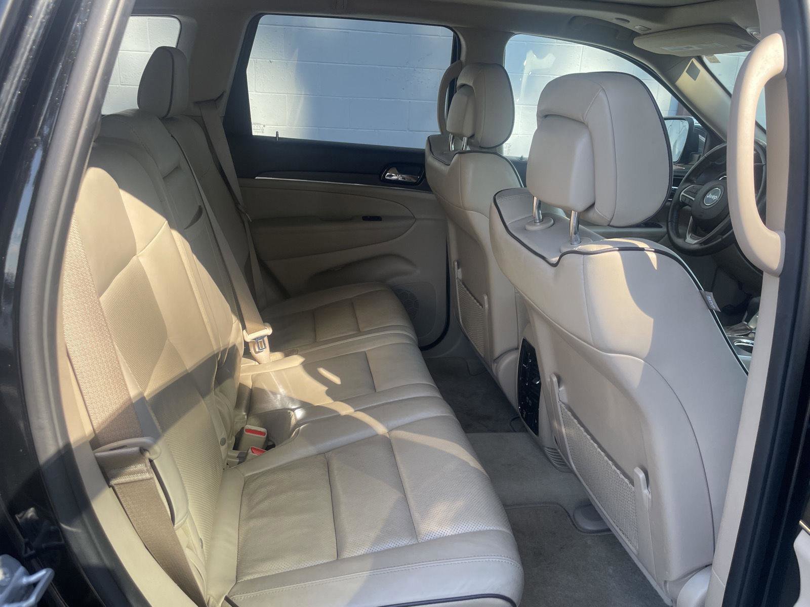 Used 2019 Jeep Grand Cherokee Overland AWD/4WD image 13