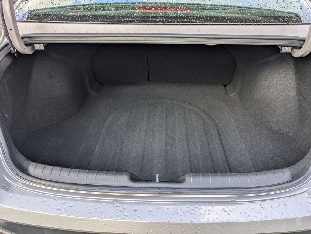 Certified 2025 Hyundai Elantra Limited image 28
