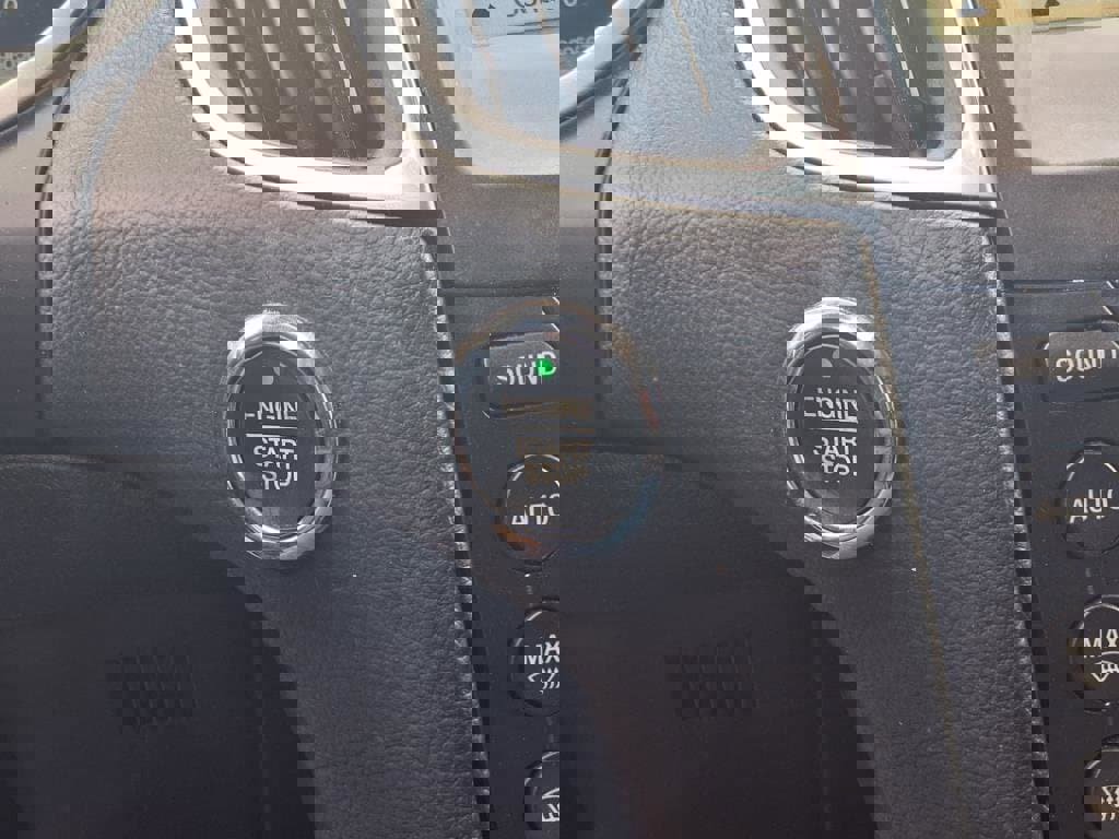 Used 2018 Ford Edge Titanium w/ Ford Safe & Smart Package image 24