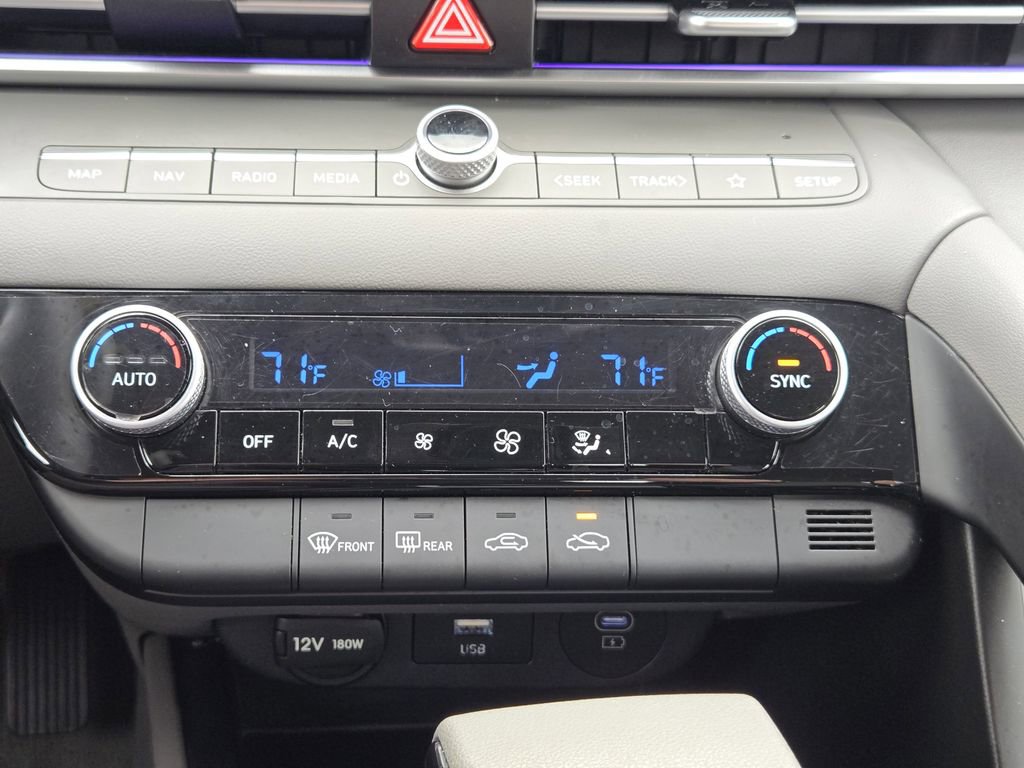 Used 2024 Hyundai Elantra SEL image 23