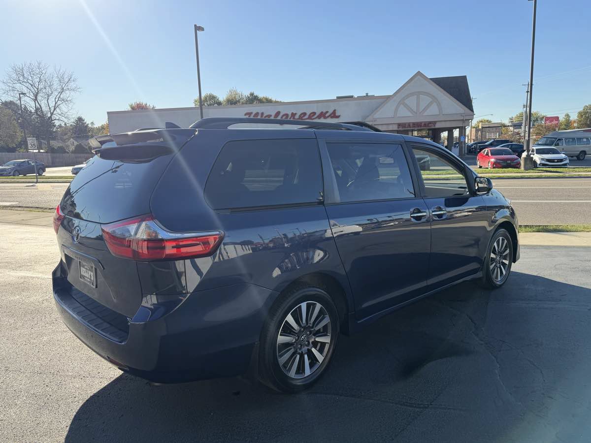 Used 2020 Toyota Sienna XLE Premium AWD/4WD image 6