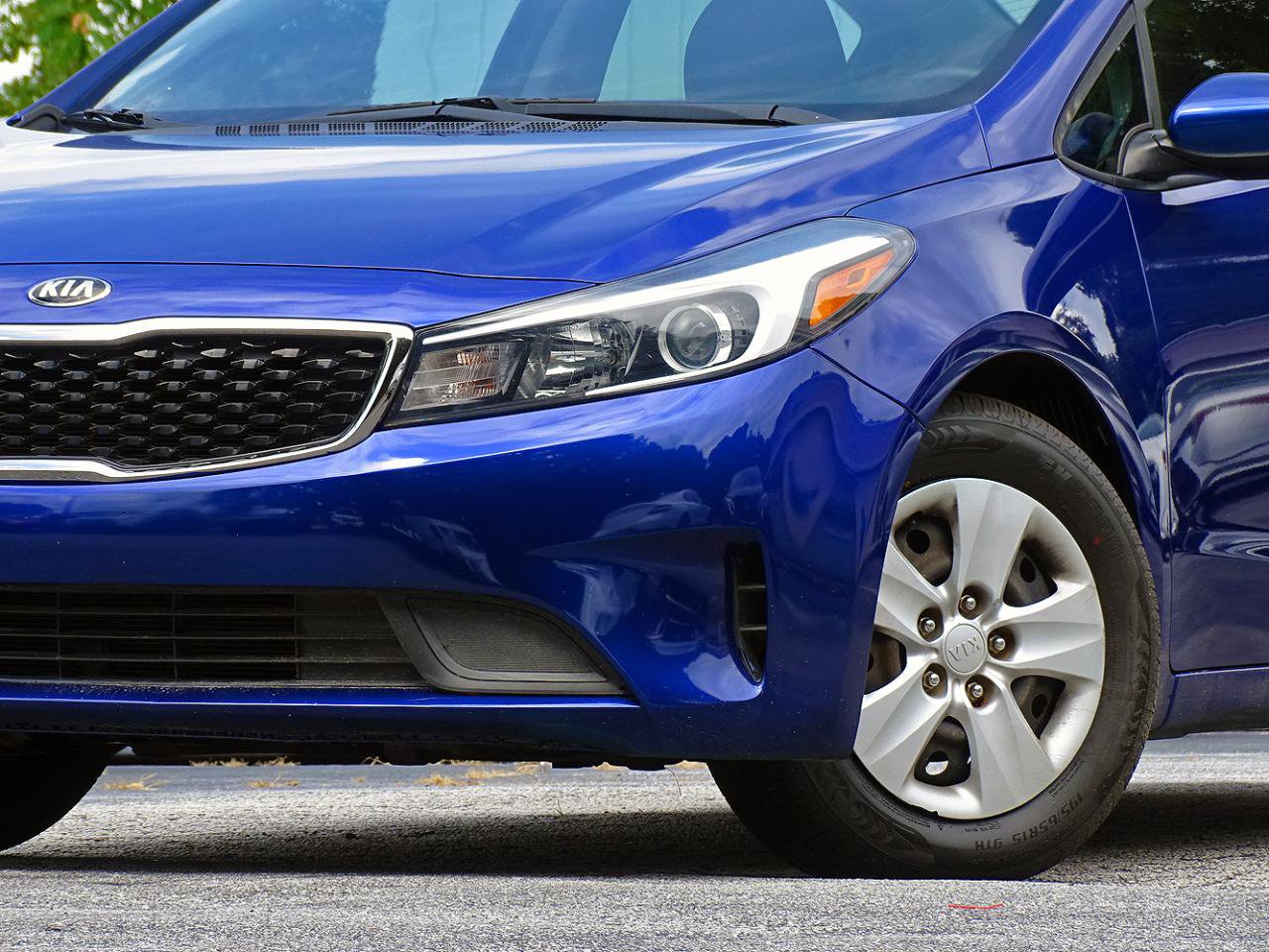 Used 2017 Kia Forte LX FWD image 3