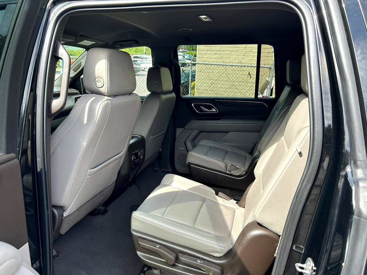 Used 2021 Chevrolet Suburban Z71 w/ Z71 Off-Road Package image 13