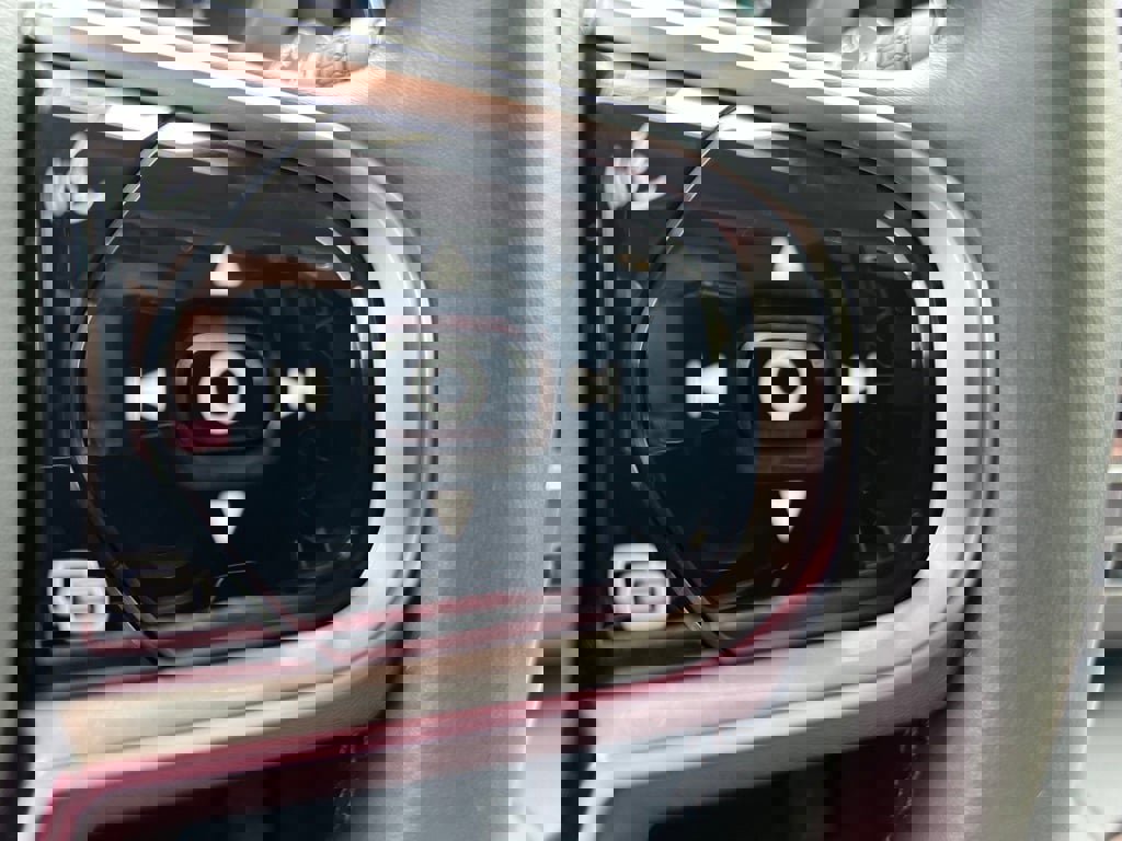 Certified 2024 Volvo XC60 T8 Ultimate w/ Protection Package Premier image 31