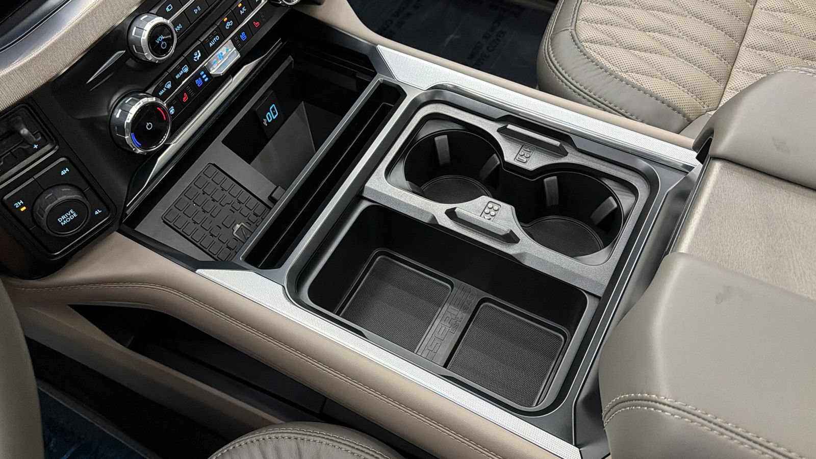 Used 2026 Ford F450 Platinum w/ Platinum Plus Package AWD/4WD image 26