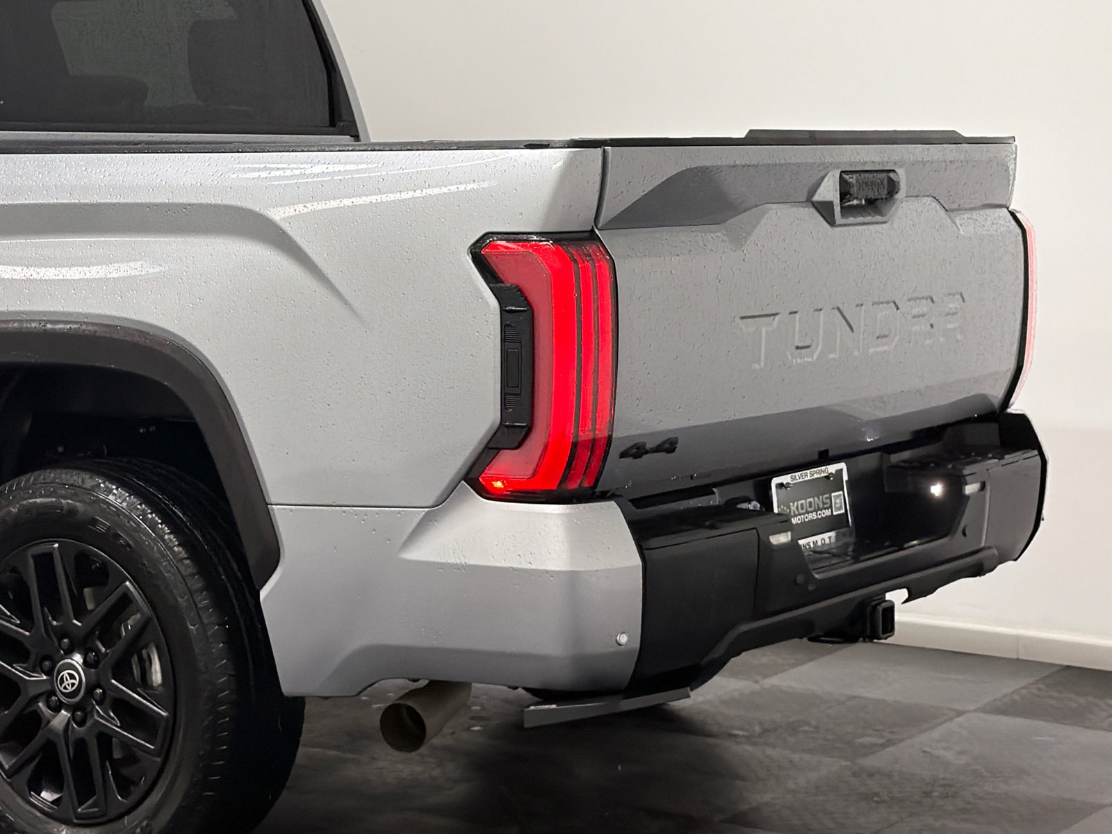Used 2025 Toyota Tundra Limited AWD/4WD image 7