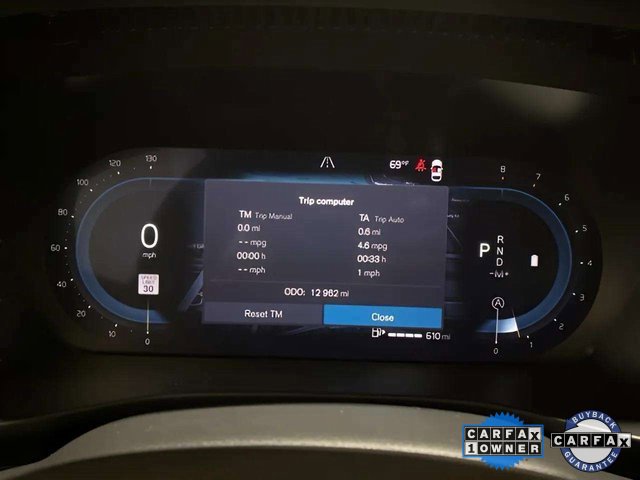 Used 2025 Volvo XC40 B5 Plus image 10