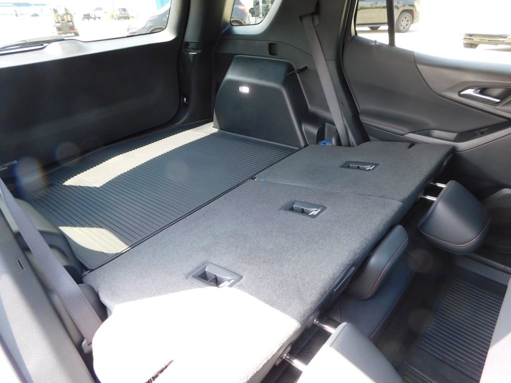 New 2026 Chevrolet Equinox RS w/ LPO, Floor Liner Package AWD/4WD image 26
