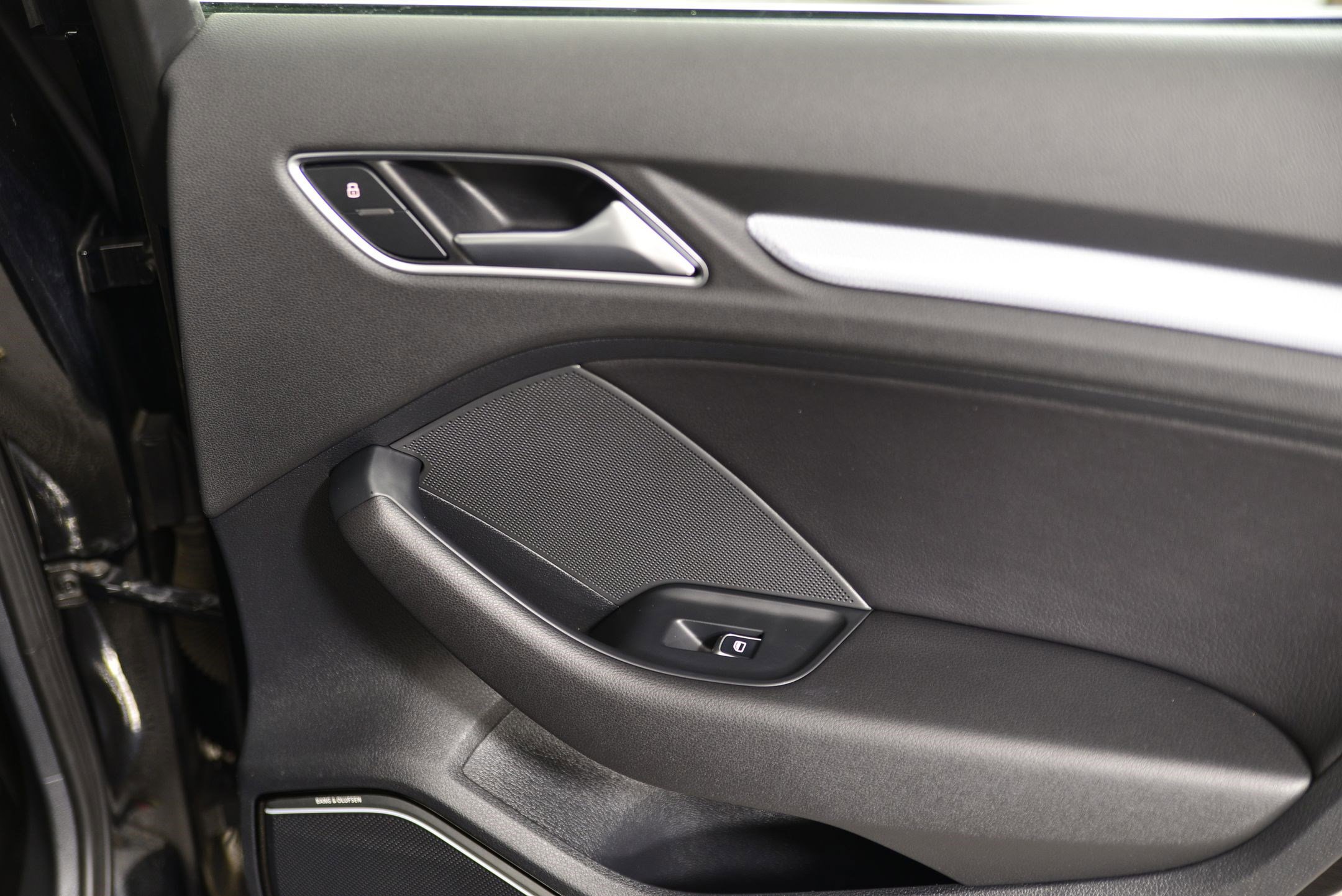 Used 2016 Audi A3 e-tron Premium Plus w/ Premium Plus Package image 23