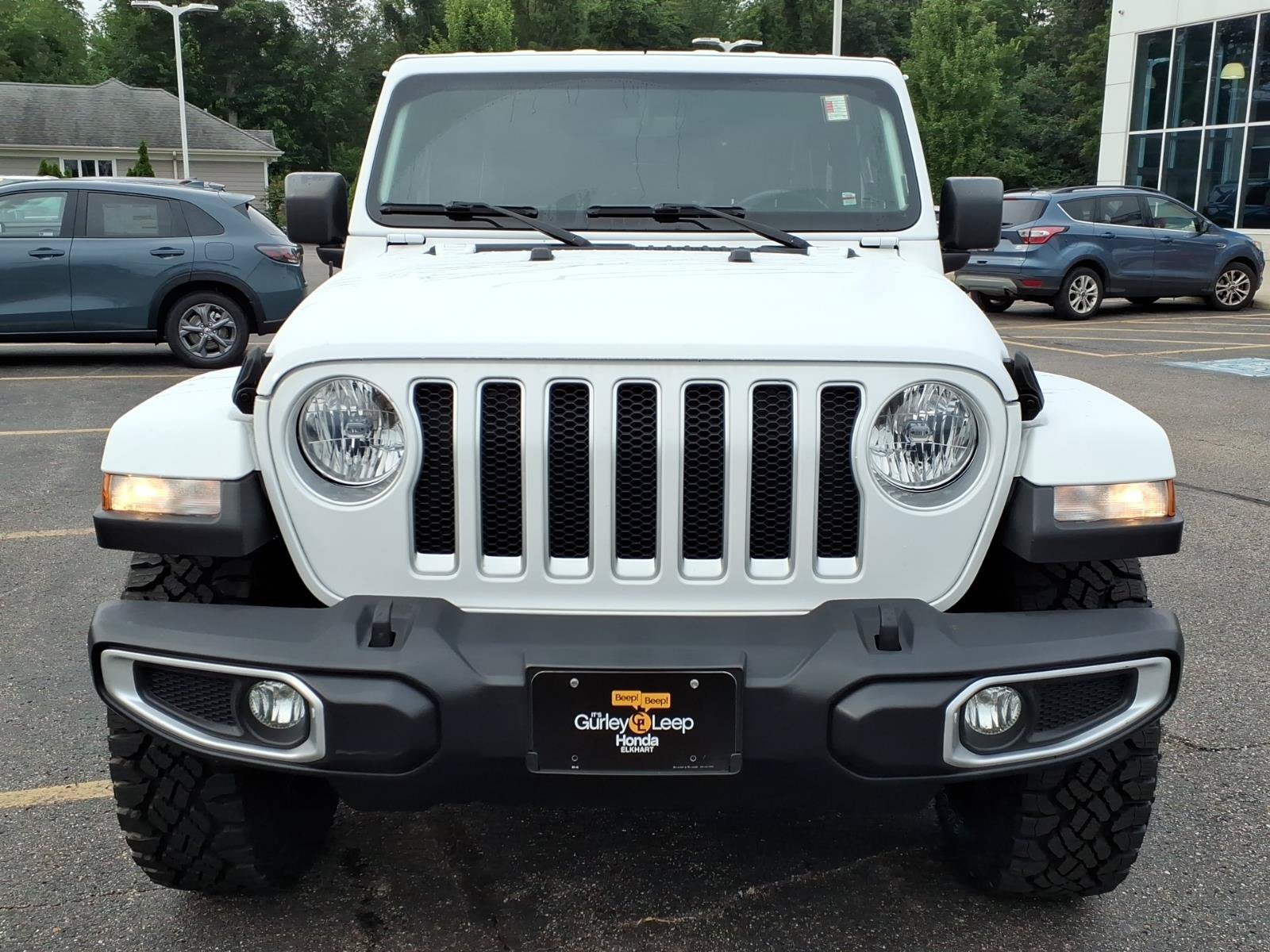 Used 2019 Jeep Wrangler Unlimited Sahara w/ Uconnect 4C Nav & Sound Group AWD/4WD image 2