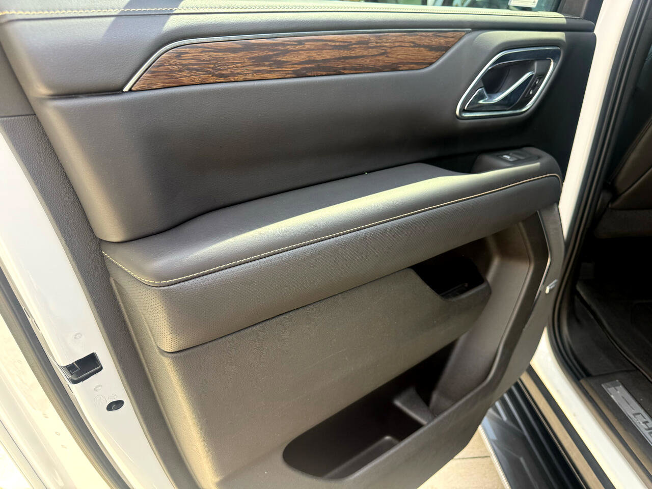 Used 2021 Chevrolet Suburban Premier w/ Premium Package image 15